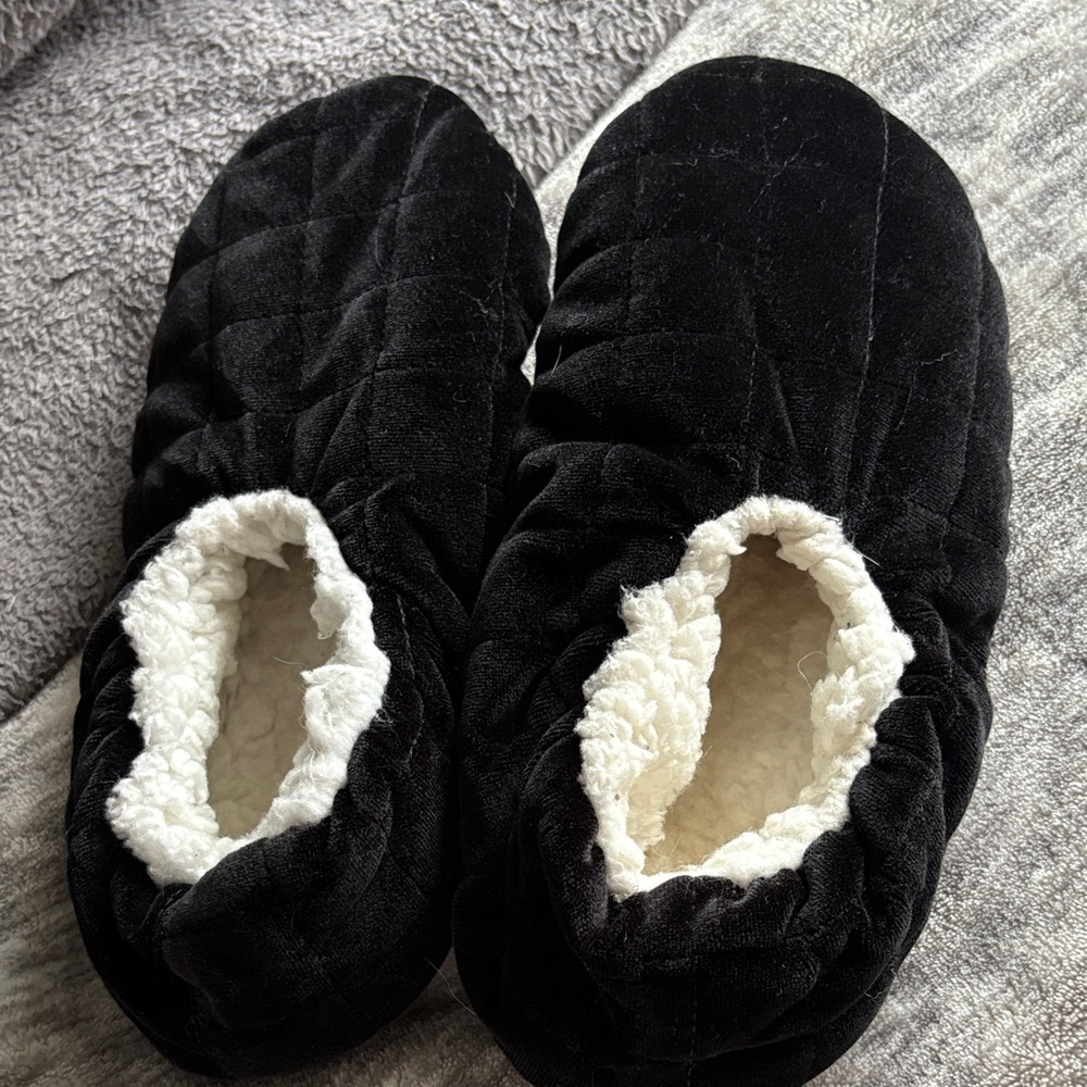 WW Black Quilted Women's Slippers